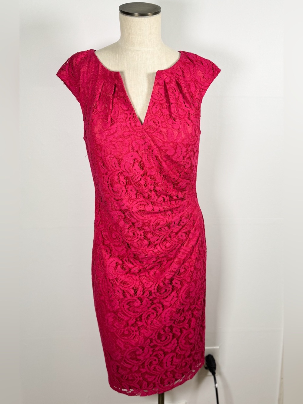 SAKS FIFTH AVENUE Black Label Fuchsia Lace Shift Dress Side Ruching Sz 8
